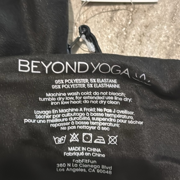 NWT Beyond Yoga Black Pocket Infinity Scarf - Picture 7 of 7
